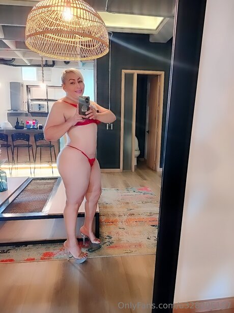 latina-milf-onlyfans perfekte porno bild