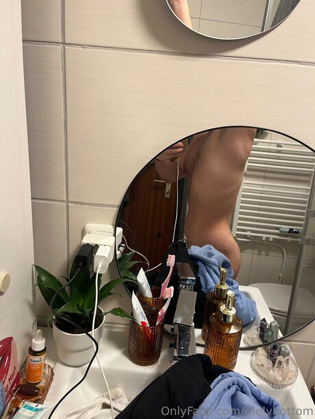 Melvbottom nackt akt archiv