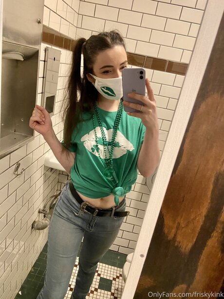 Friskykink nackt schöne galerie