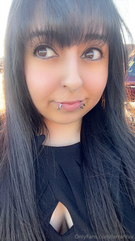 Farrahluv model nacktheit foto