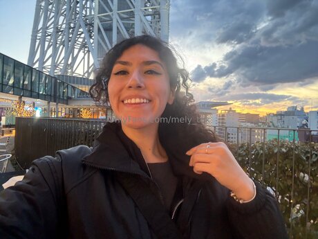 Mely Tok nackt freie archiv