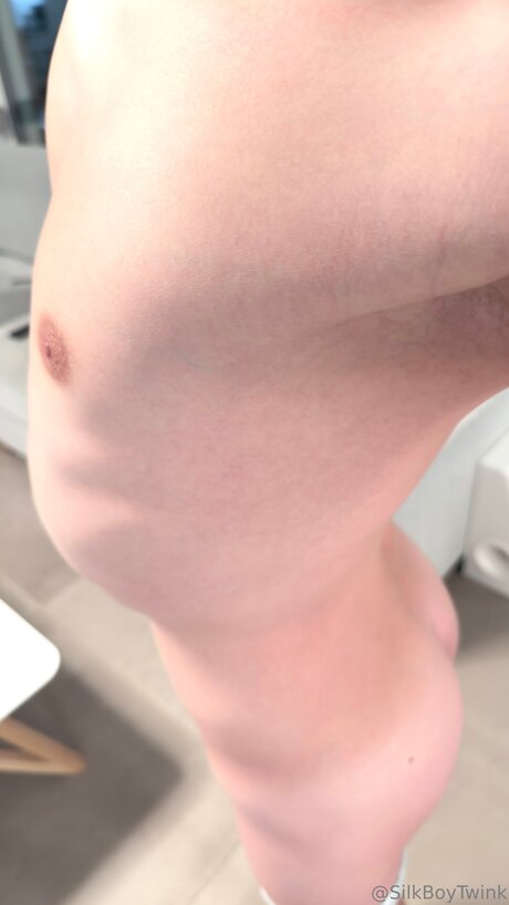 zierliche asiatische onlyfans heiße schöne bild