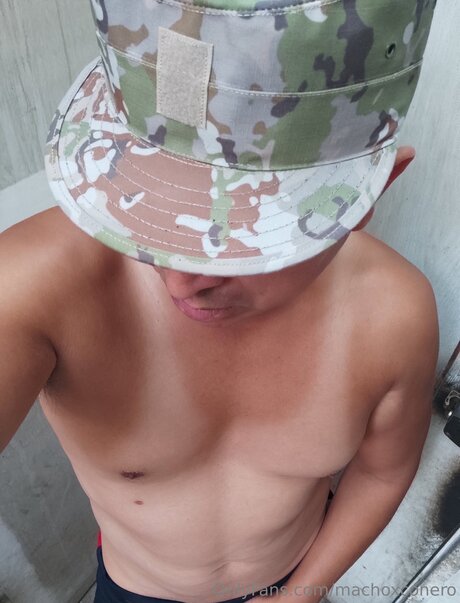 Machoxconero model nackten bild