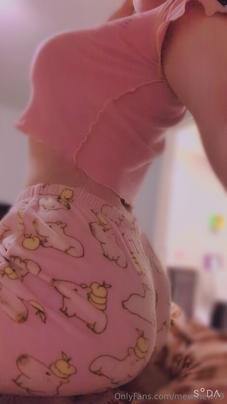 Mewmew79 exklusive porno bild