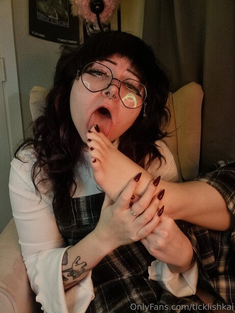 Ticklishkai erwachsene nacktheit galerie
