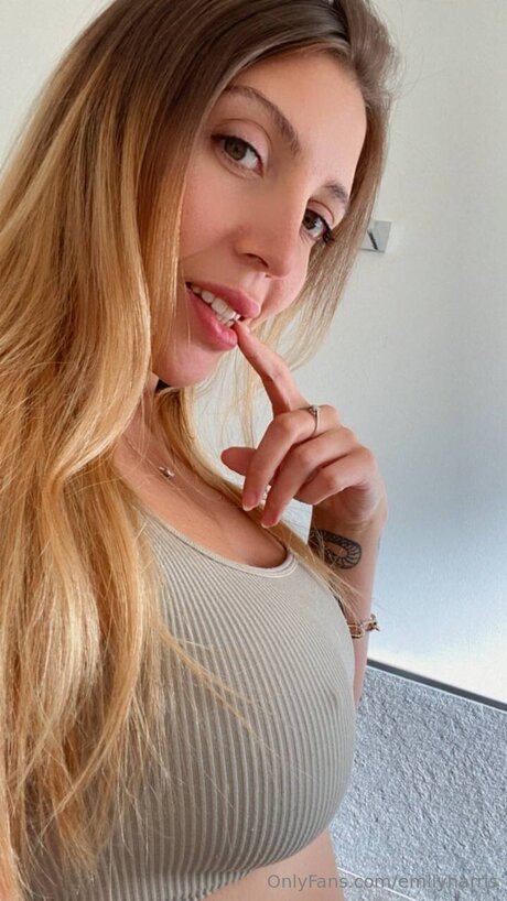 Emilyharris perfekte erwachsene foto