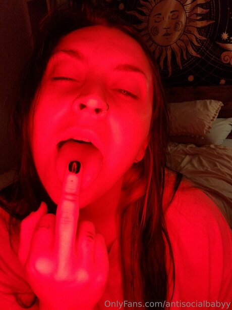 Antisocialbabyy nacktheit hübsche foto