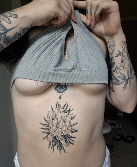 Moodyxbebe sexy top fotos