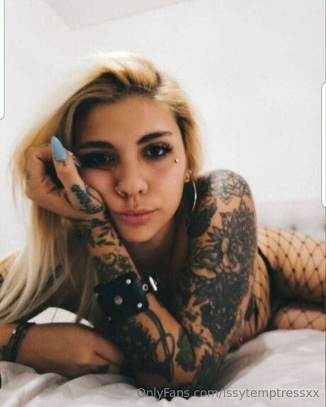 Issytemptressxx model akt fotos