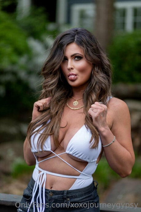 Laylaniluxxo pornostar nackten galerie