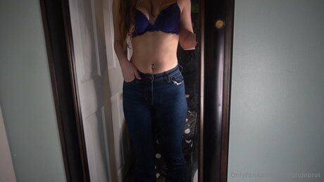 vollbusige reife onlyfans erwachsene kunst bild