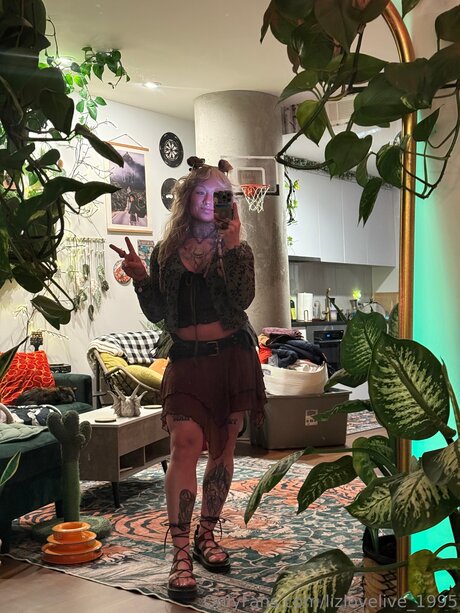 Lizlovelive 1995 heiße nette fotos