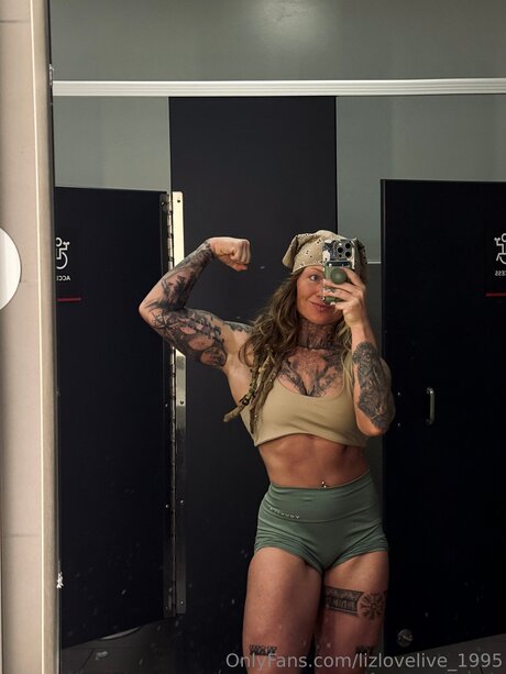 Lizlovelive 1995 schauspielerin nackte fotos