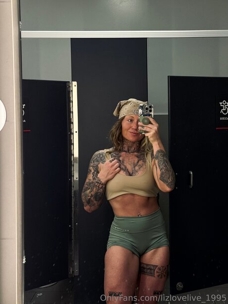 Lizlovelive 1995 nackt beste foto