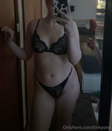 Tinkyone top heiße foto