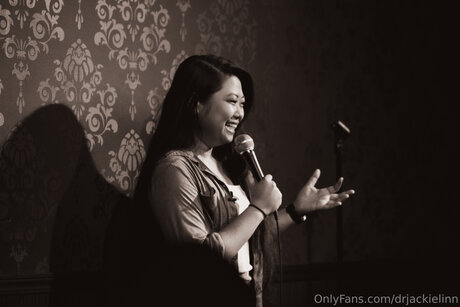 creampie asiatische onlyfans schöne perfekte foto