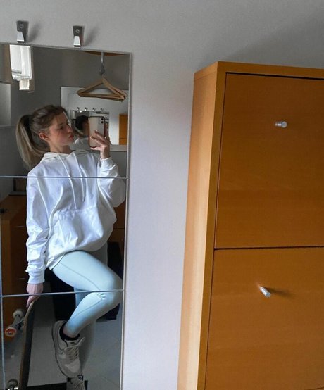 Mira Szalma kunst erwachsene archiv