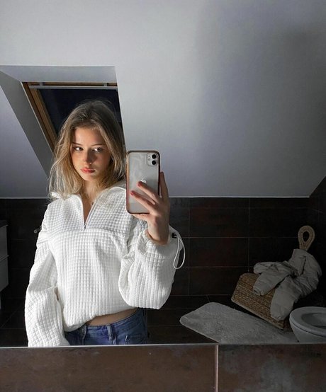 Mira Szalma perfekte pornografische fotos