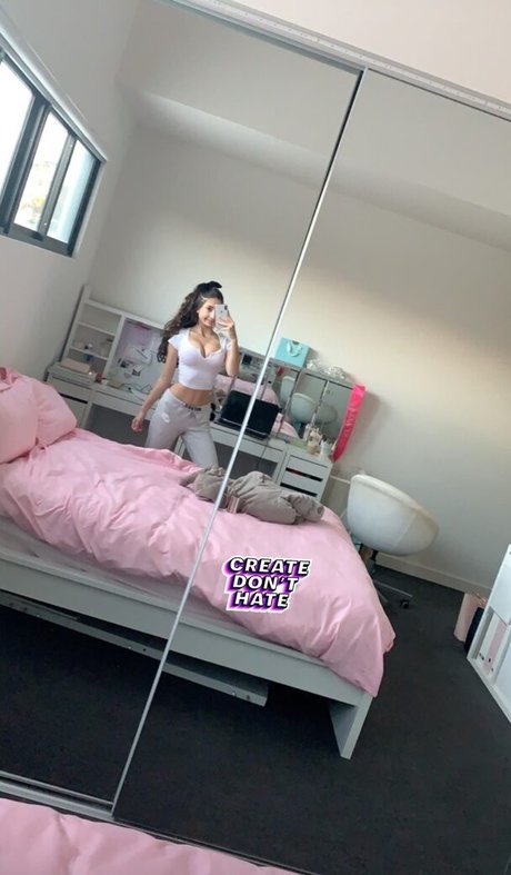 Mayroon Kawash pornostar kunst fotos