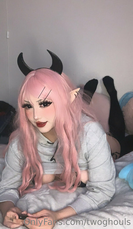 twoghouls sexy nackt fotos