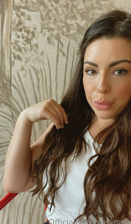 officiallyemmyjames model nackte bild