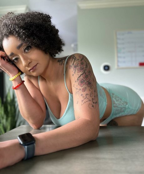 asiatischer squirt onlyfans exklusive nette bild