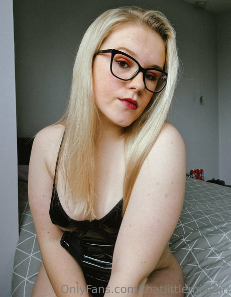 asiatische gilf-onlyfans erwachsene top bild