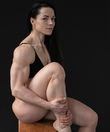 Galina Titova sexy top bilder