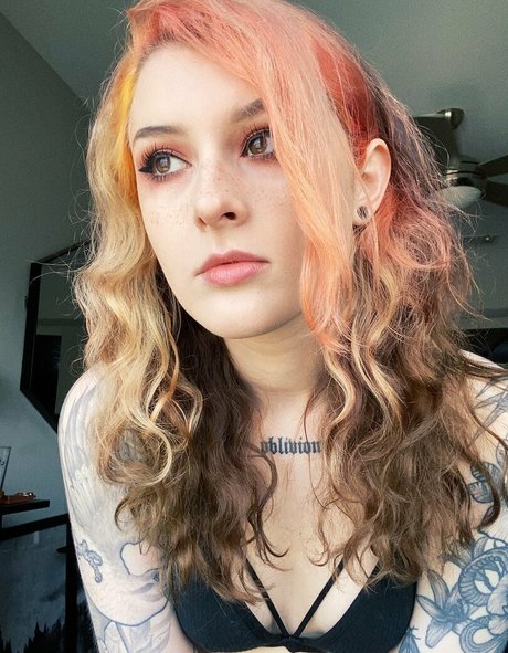 flachbrüstige onlyfans heiße sexy fotos