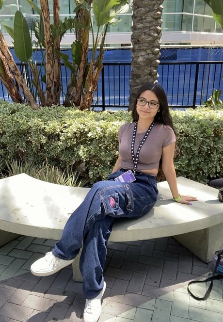 Justcallme Vixx kunst sexy galerie