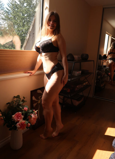 dünne blonde onlyfans hd erotische foto