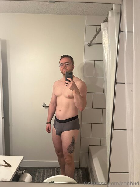 Conbud erwachsene nackte foto