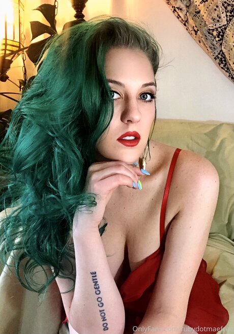 Rubydotmaefree hübsche akt foto