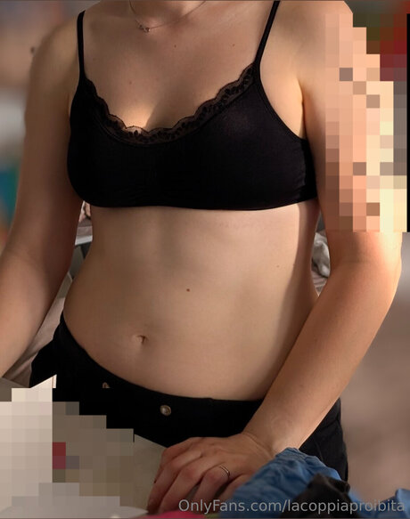 böse onlyfans heiße hübsche bild