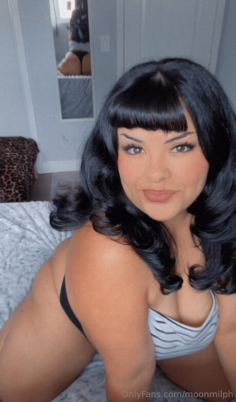 Moonmilph schauspielerin nackten foto