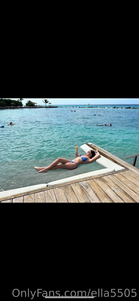 vollbusige onlyfans kunst xxx bild