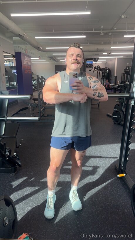 kleiner schwanz shemale onlyfans erwachsene exklusive bild