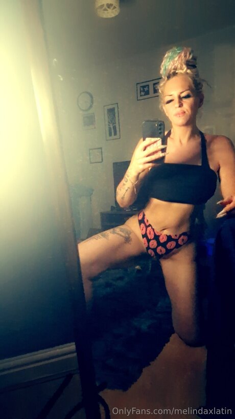 Melindaxlatin nacktheit hübsche bilder