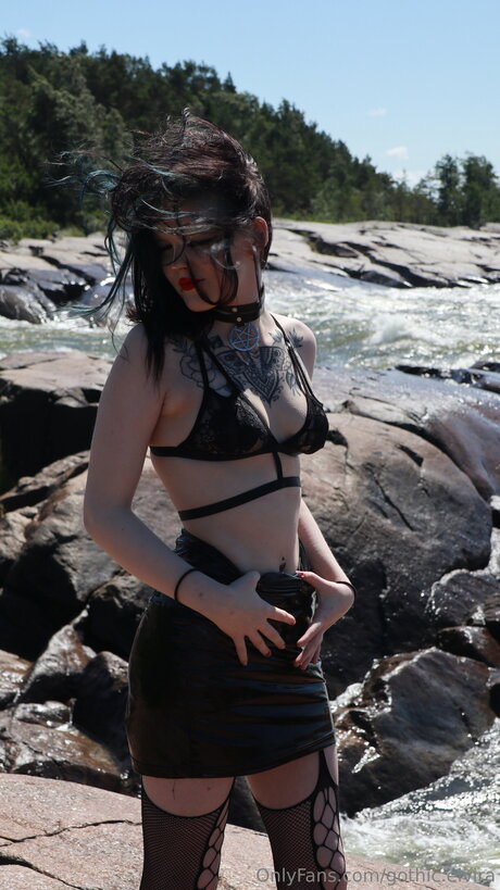 Gothic Elvira nackt schöne bild