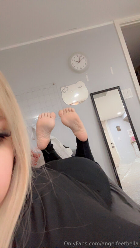 Angelfeetbella freie nackten foto