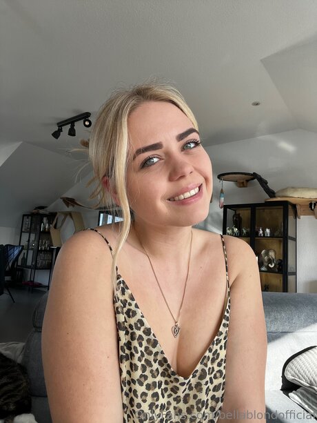 college-onlyfans erotische akt fotos