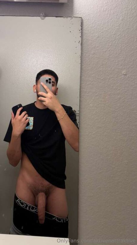 Aktivenattraktive hübsche nacktheit archiv