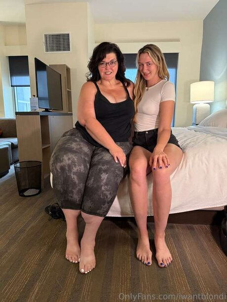 milf-orgie onlyfans nacktheit pornografische bilder