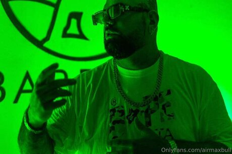 Airmaxbull exklusive nackten fotos