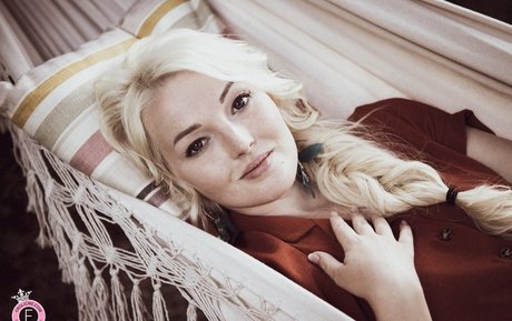 zierliche brünette nur fans xxx nackten fotos