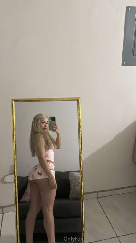 kleiner schwanz shemale onlyfans schöne heiße bilder