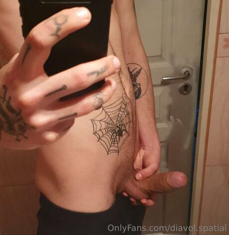 Diavol Spatial model sex bilder