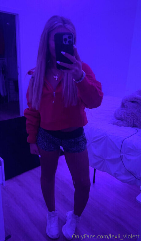 Lexii violett hübsche erotische bild