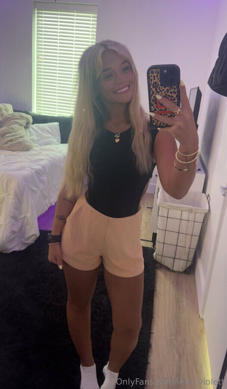 Lexii violett heiße sexy foto