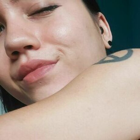 vollbusige brünette onlyfans heiße sexy bilder